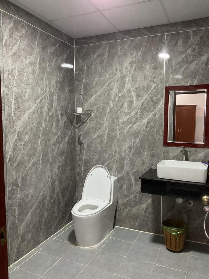 Hoang Linh Hotel Buon Ma Thuot Exterior photo