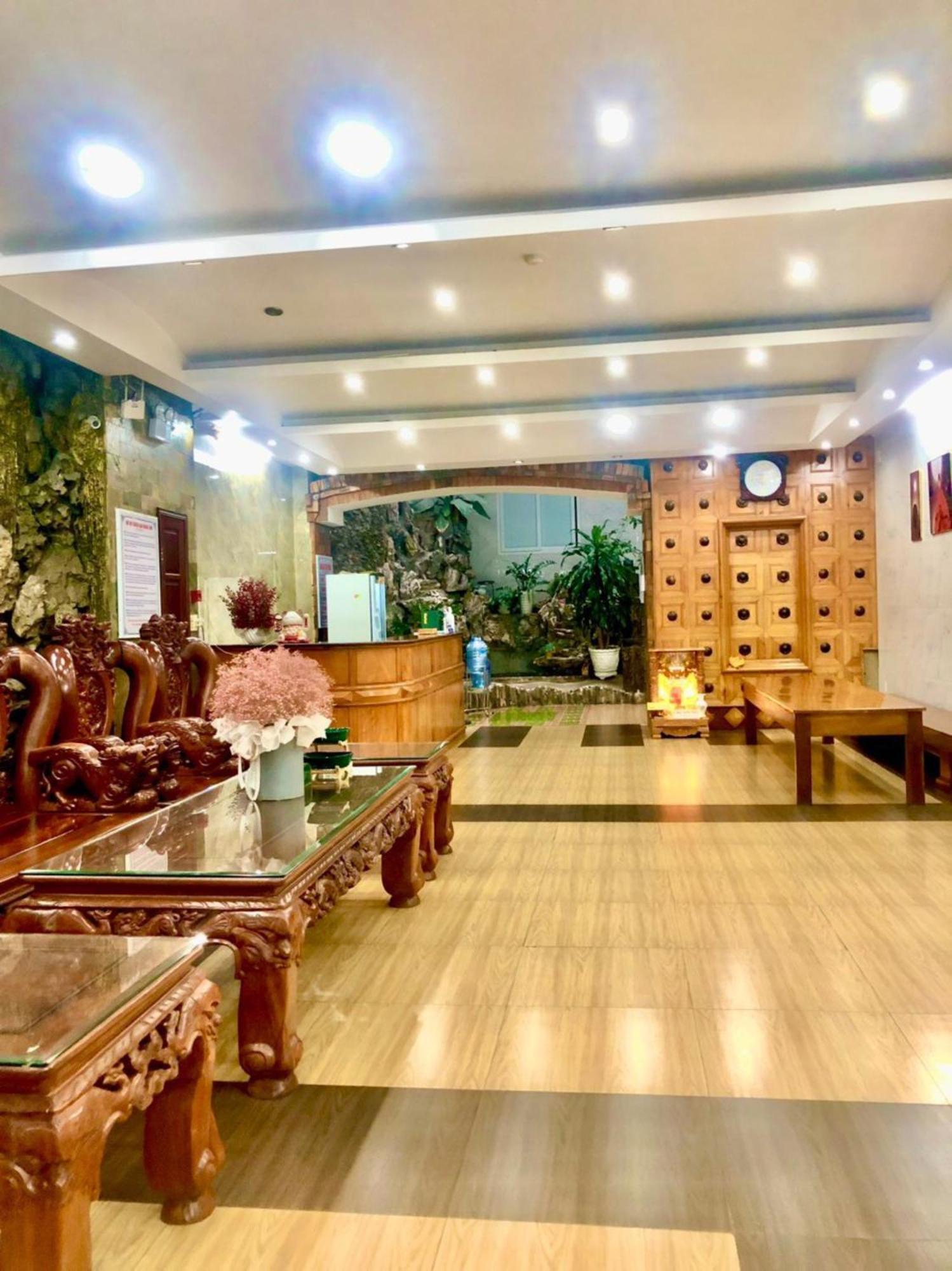 Hoang Linh Hotel Buon Ma Thuot Exterior photo